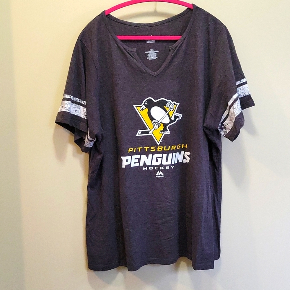EUC Women's Majestic V-neck Pittsburgh Penguins Tee 2X